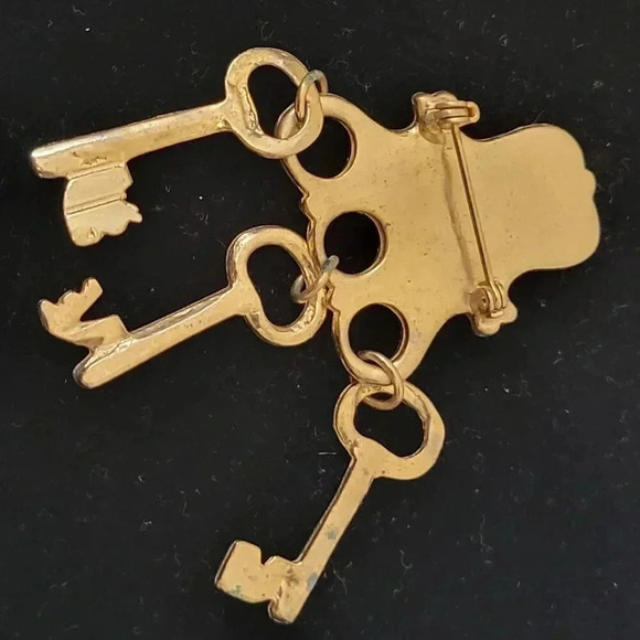 Vintage Estate Brooch Pin Skeleton Keys Dangle Gold Tone 1 1/2" x 2 1/2" - Picture 3 of 3